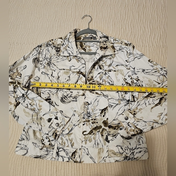 Chicos Stretchy Jacket Size 1 or Medium Abstract Floral Print Neutral Colors - Picture 6 of 8